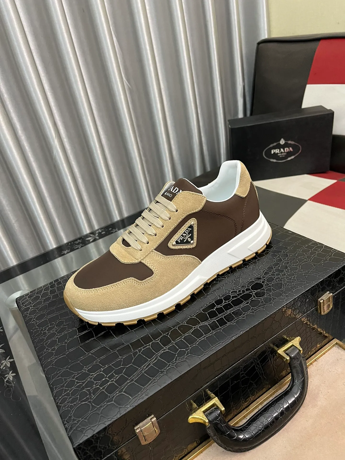 Men's shoes 💰540⌚️⌚️【PRADA】Prada - High-end quality casual sports shoes - Upper: calfskin shoe body with branded metal fasteners, - Inner lining: breathable leather lining - Outsole: ultra-light TPU foam·rubber; molded outsole -Super high quality control·Fine workmanship: highlighted (high-end·luxury·grade) -Size: 38-444️⃣Colors available